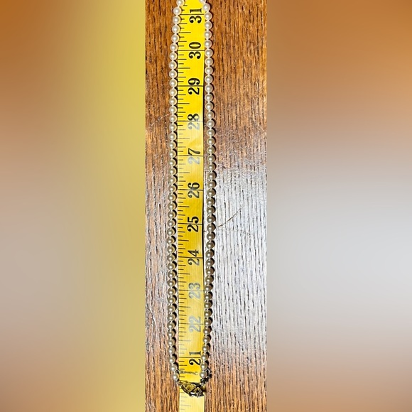 Sterling Silver Decorative Clasp White Pearl Necklace Classic Trending VTG Gift - Picture 9 of 9